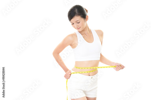 腹囲を測る女性  © Liza5450