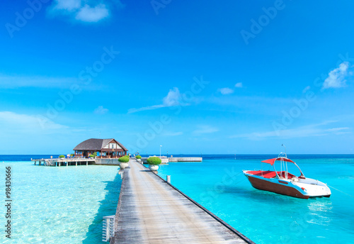 Fototapeta Naklejka Na Ścianę i Meble -   beach with water bungalows Maldives
