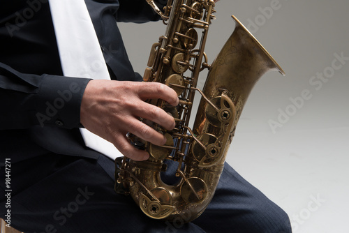 Schilderij op canvas Hands of saxophone player, Close up studio portrait