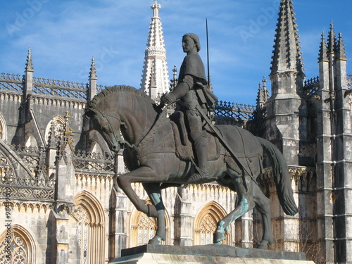 Statue de Nuno Alvares Pereira à Batalha photo