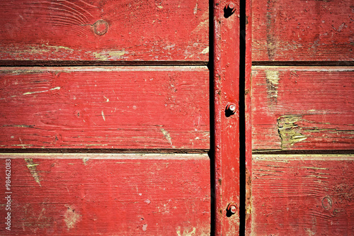 Red wooden slabs connected by iron