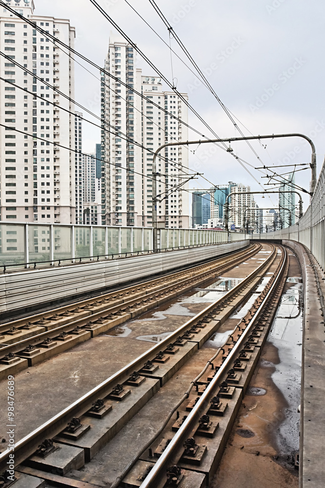 Fototapeta premium Rusty subway rails in downtown Shanghai