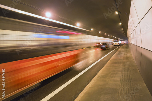 Traffic rushing trough a tunnel © tonyv3112