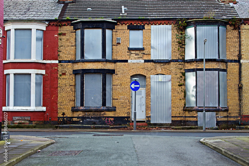 Φωτογραφία A street of boarded up derelict houses awaiting regeneration in
