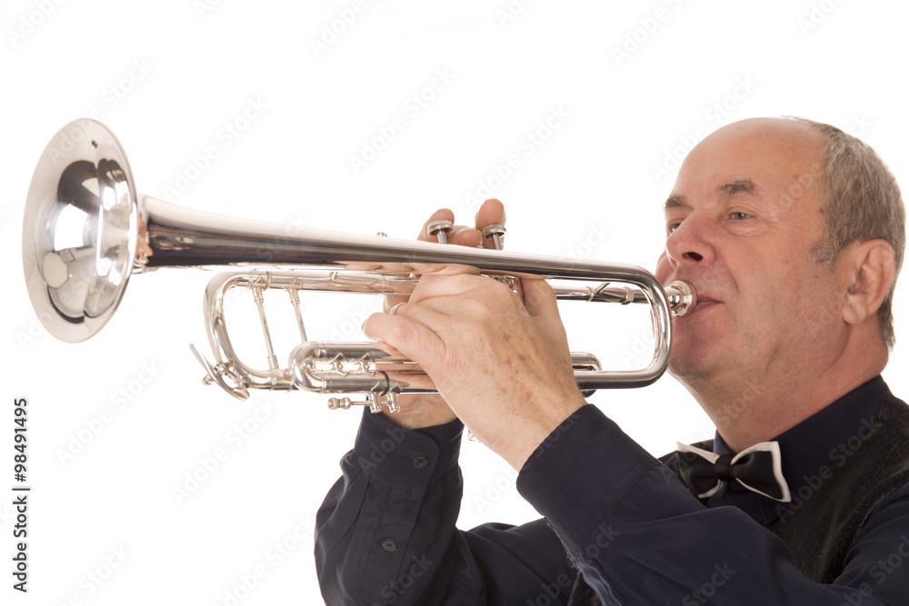 Obraz premium man playing trumpet on a white background