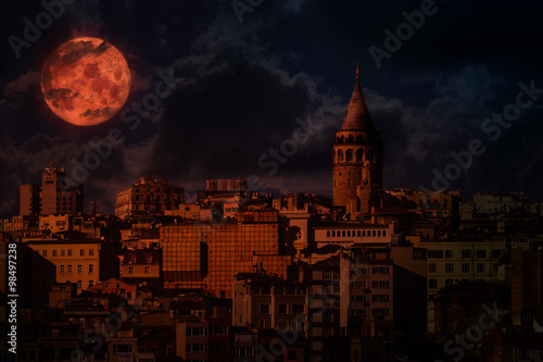 Istanbul Galata-Turm bei Vollmond