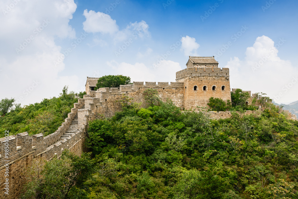 Obraz premium The magnificent Great Wall of China under the blue sky