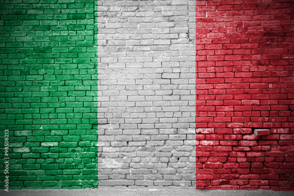 Ziegelsteinmauer mit Flagge Italien Ziegelsteinmauer mit Flagge Italien