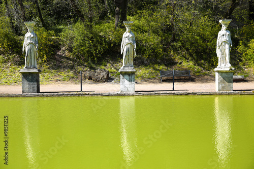 Obraz na plátně Ancient ruins of Villa Adriana ( The Hadrian's Villa ), Canopo,