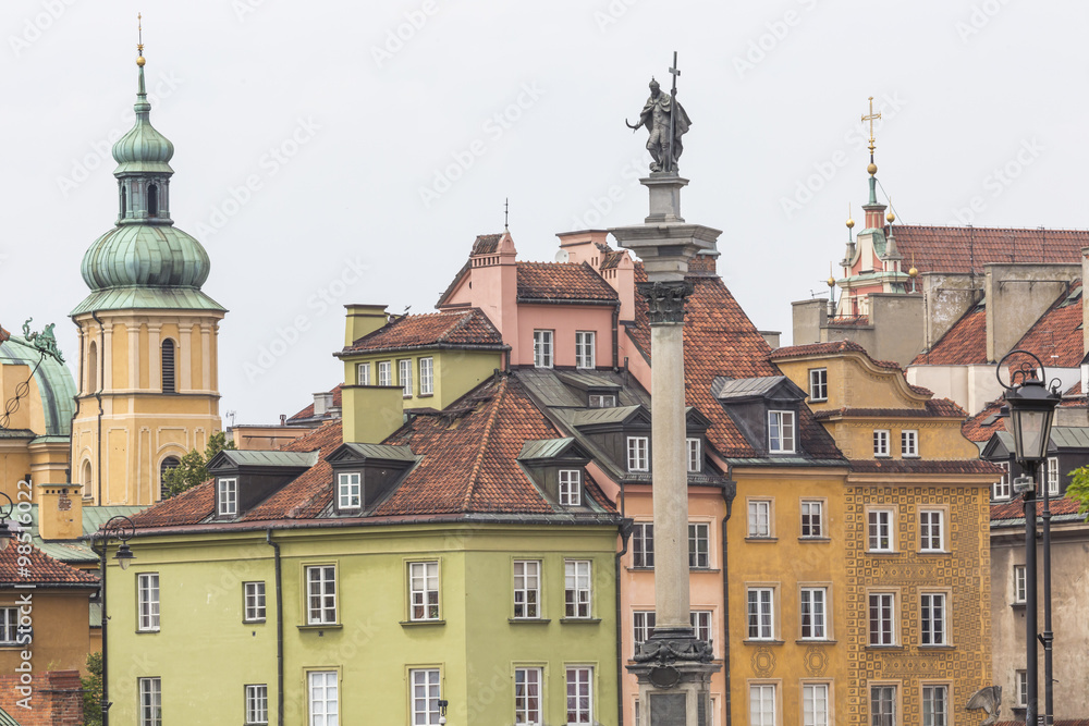 Obraz premium Old town in Warsaw, Poland. The Royal Castle and Sigismund's Col