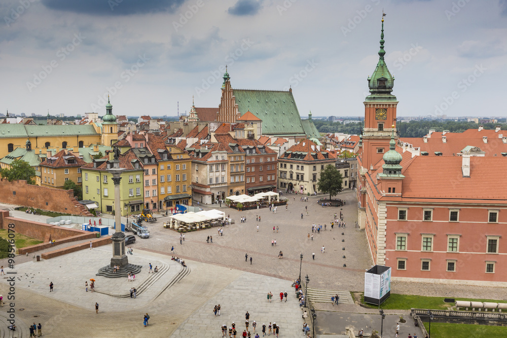 Naklejka premium Old town in Warsaw, Poland. The Royal Castle and Sigismund's Col