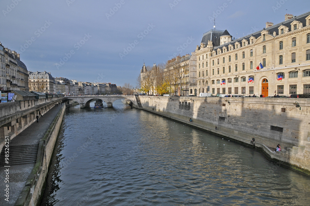 Parigi, la Senna fra Notre Dame ed il Quartiere Latino