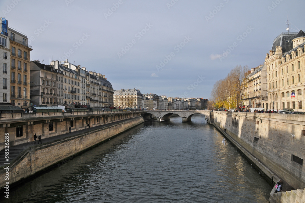 Parigi, la Senna fra Notre Dame ed il Quartiere Latino