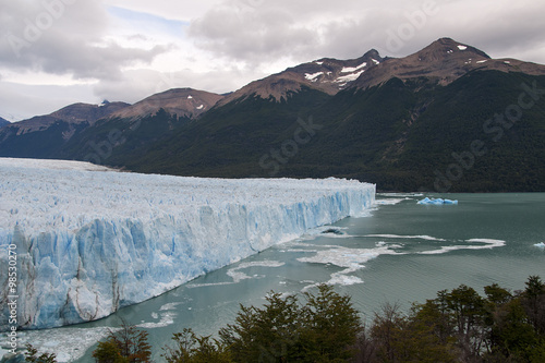 Argentyński lodowiec Perito Moreno.