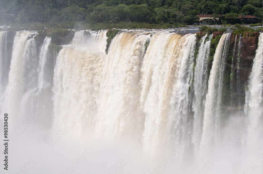 Naklejka premium Wodospady Iguazu widziane od strony argentyńskiej.