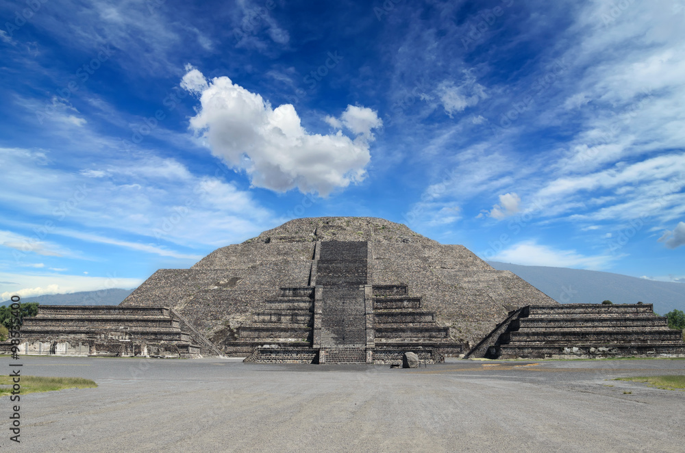 Impressive view to Pyramid of the Moon and Avenida of the Dead at Teotihuacan ruins Impressive view to Pyramid of the Moon and Avenida of the Dead at Teotihuacan ruins