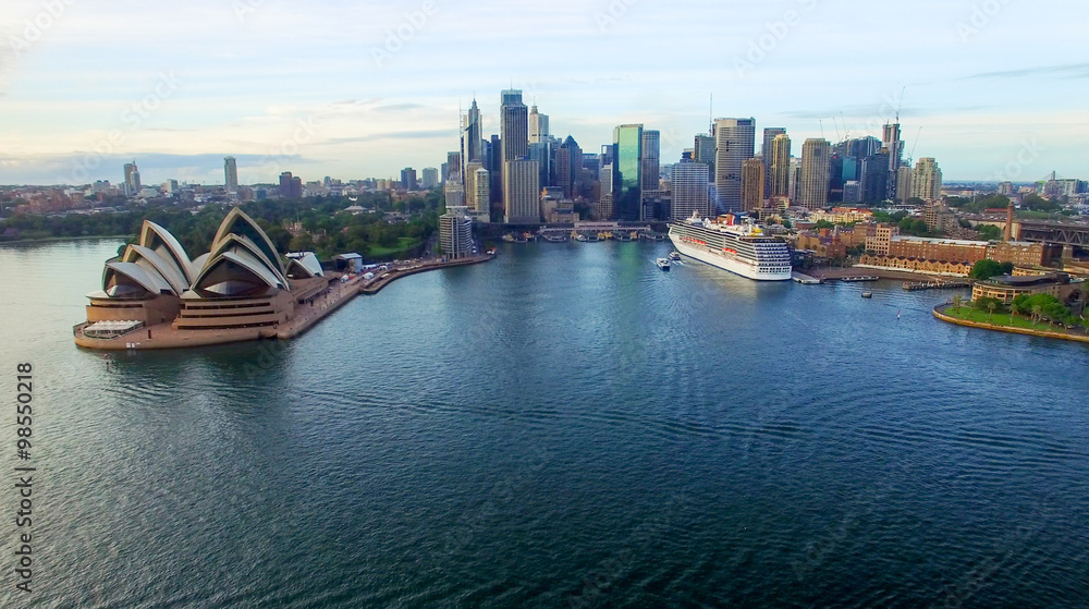 Fototapeta premium Sydney Harbour Bridge w nocy, widok z lotu ptaka