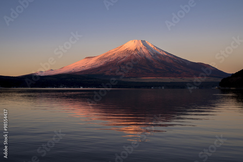 山中湖より富士山朝焼け