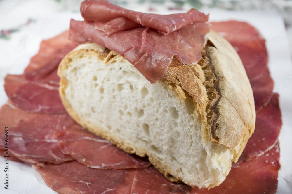 Fotografie homemade bread with bresaola
