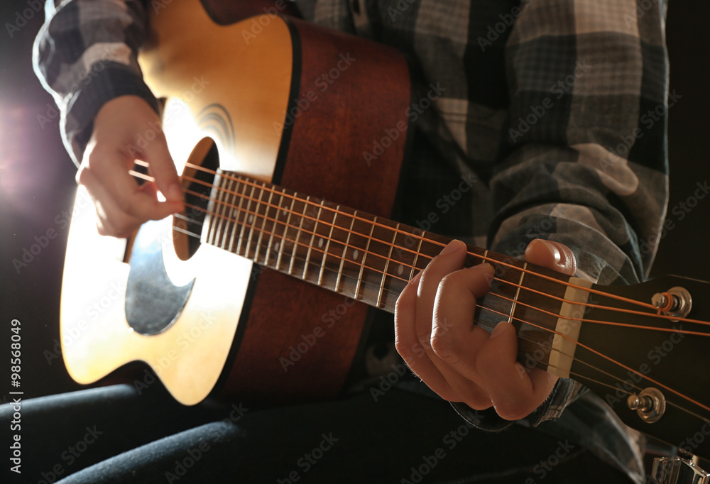 Obraz premium Close up view on playing guitars in the dark studio