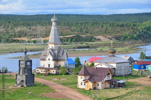 Вид на Успенский комплекс старинный деревянных церквей в поморском селе Варзуга photo