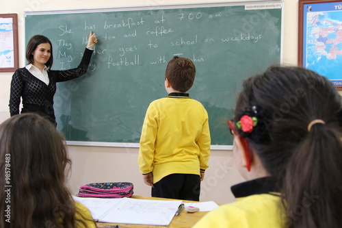 The turkish teacher tells the students english lesson in the class.