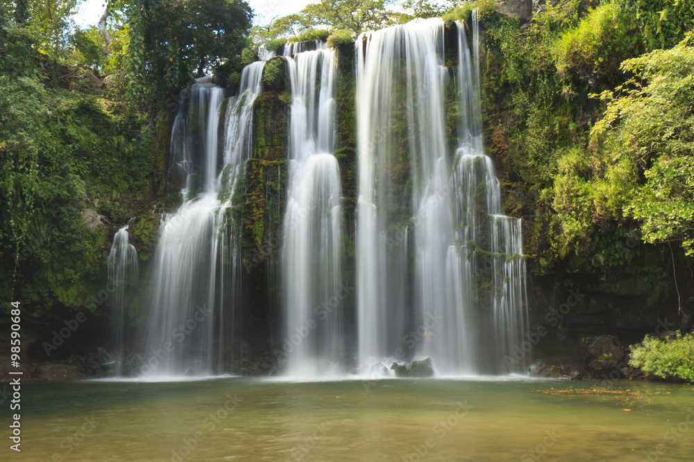 Fototapeta premium Silky Llano de Cortes Falls