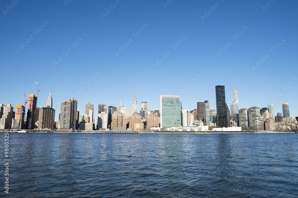 Fototapeta premium Scenic skyline view of Midtown Manhattan from across the East River in Queens, New York City