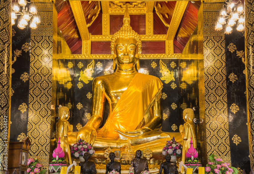 Fototapeta premium Beautiful Golden Buddha