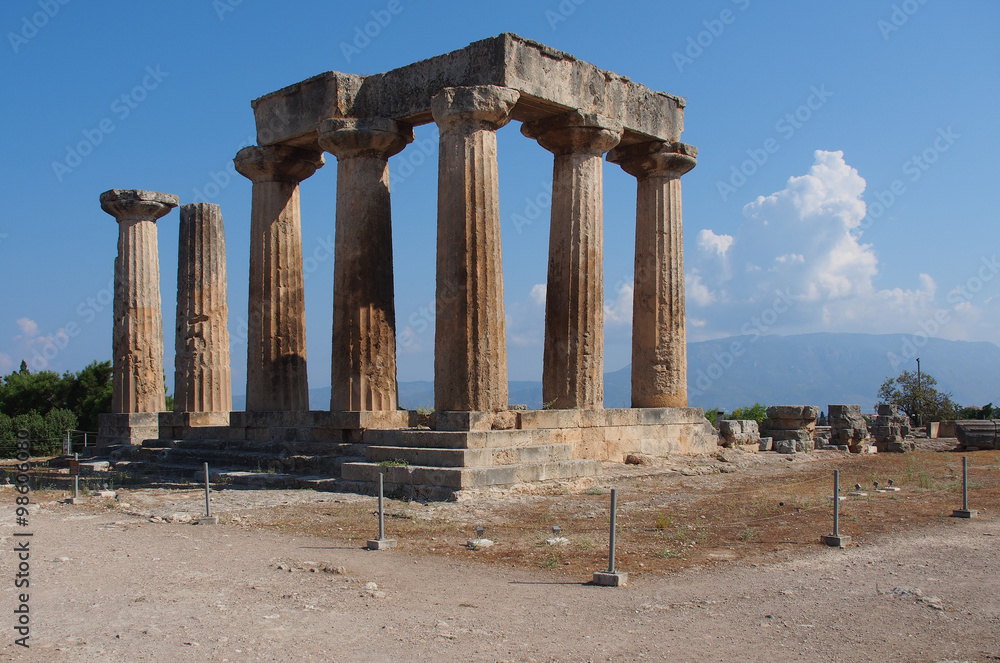 Ruines de Temple Apollon à Corinthe