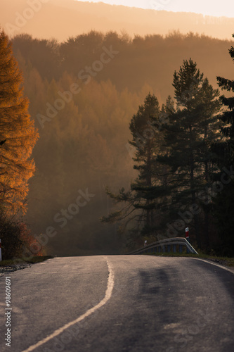 Fototapeta Naklejka Na Ścianę i Meble -  Zachód słońca po Bieszczadzku 