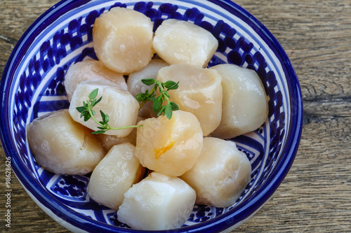 Raw scallops