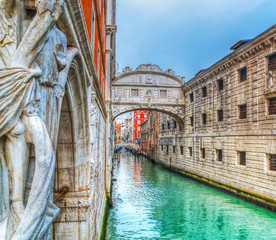 Fototapete Seufzerbrücke Seufzerbrücke in Venedig bei Tageslicht  © Gabriele Maltinti