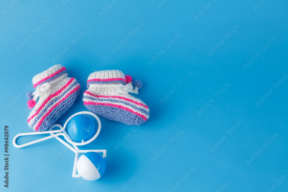 Rattle and knitted booties for the newborn Rattle and knitted booties for the newborn