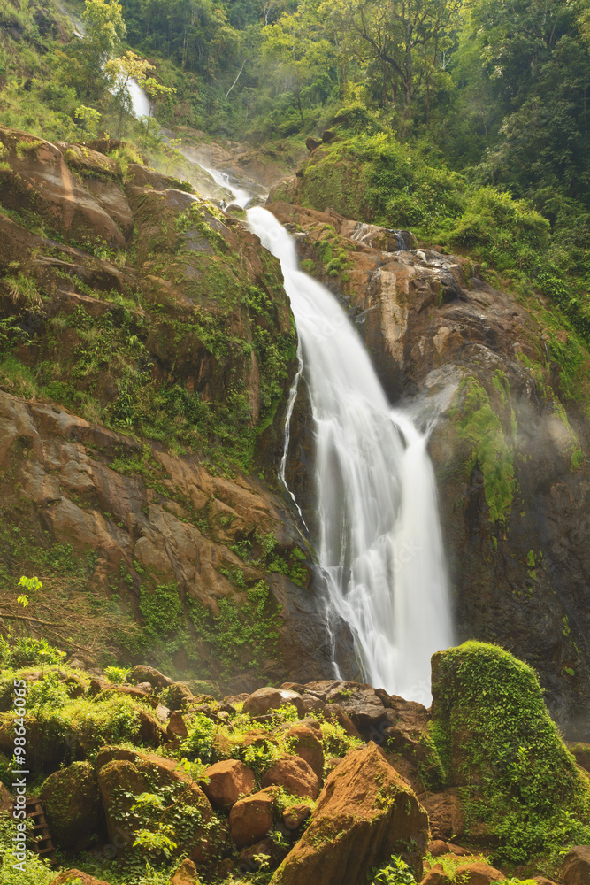 Obraz premium Misty Costa Rican Waterfall