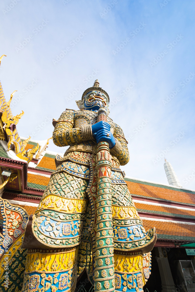 Fototapeta premium Giant statue at Temple of the Emerald Buddha (Wat pra kaew) 