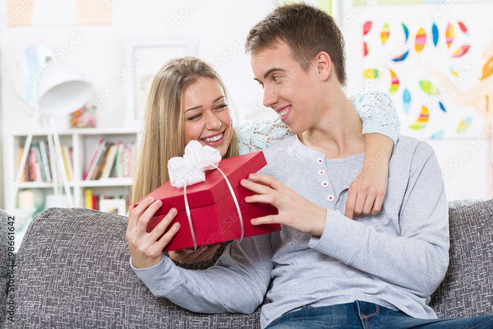 Man receives a surprise git from his wife Man receives a surprise git from his wife