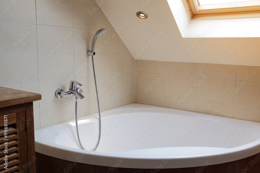 baignoire de coin salle de bain Photos | Adobe Stock