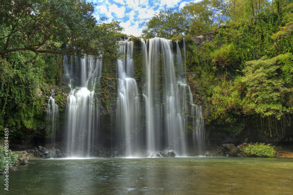 Fototapeta premium Llano de Cortes Waterfall HDR