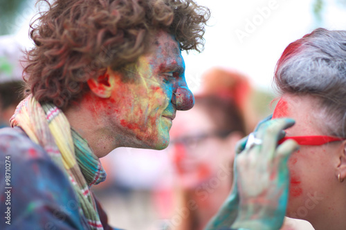 Tableau sur toile Profile of a clown taking glasses off a woman