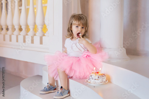 The girl on the stairs, trying cake birthday