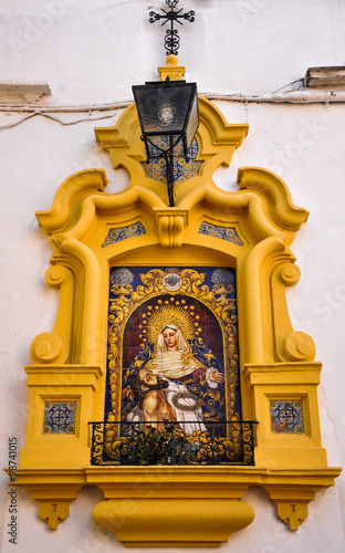 Retablos cerámicos de Sevilla, la Piedad del Baratillo con el Cristo de la Misericordia, Andalucía © luisfpizarro