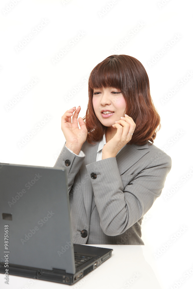動揺するビジネスウーマン