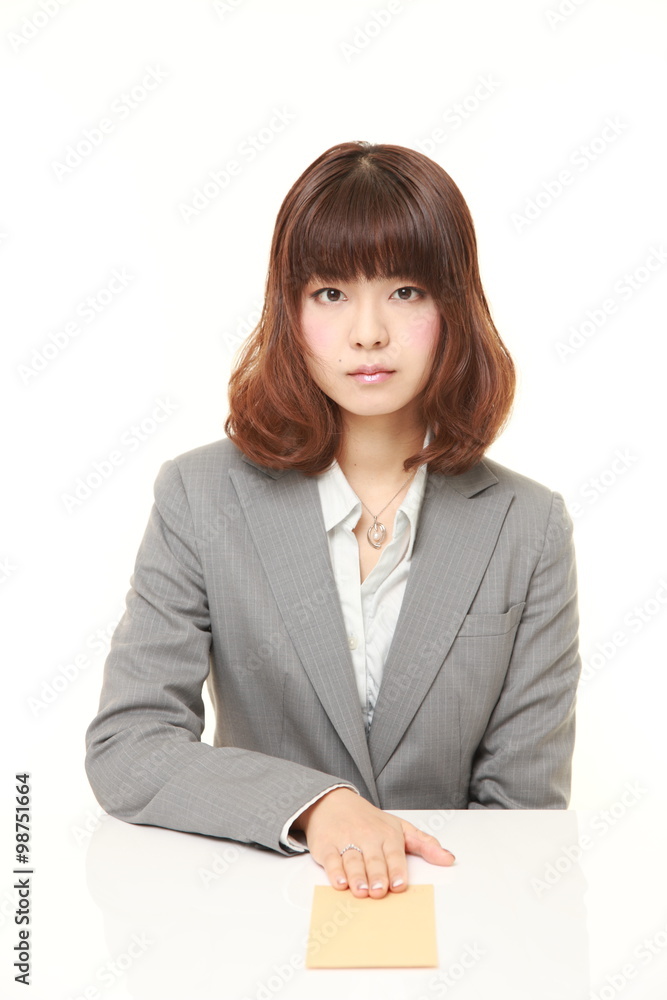 転職を決意したビジネスウーマン