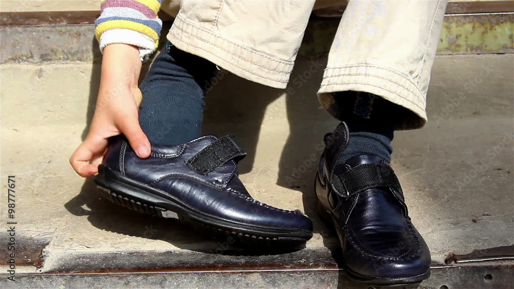 sit on the stairs/sitting on the stairs and remove Footwear sit on the stairs/sitting on the stairs and remove Footwear