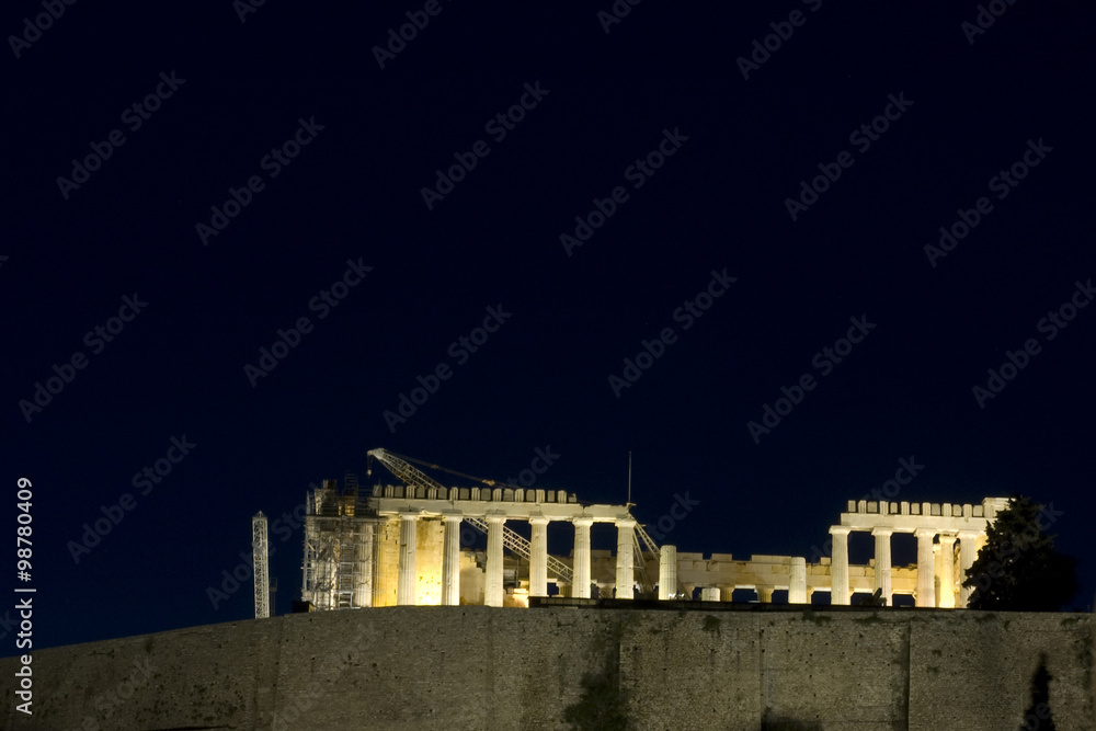 La massima attrazione di Atene (Grecia). L'acropoli in notturna
La massima attrazione di Atene (Grecia). L'acropoli in notturna