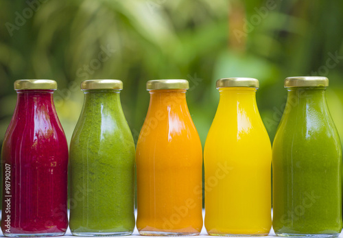 Billede på lærred Organic cold-pressed raw vegetable juices
