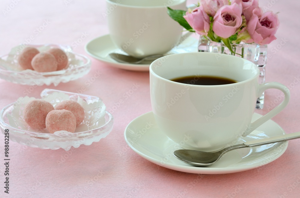 コーヒータイム ピンクの薔薇とクッキーと珈琲
コーヒータイム ピンクの薔薇とクッキーと珈琲