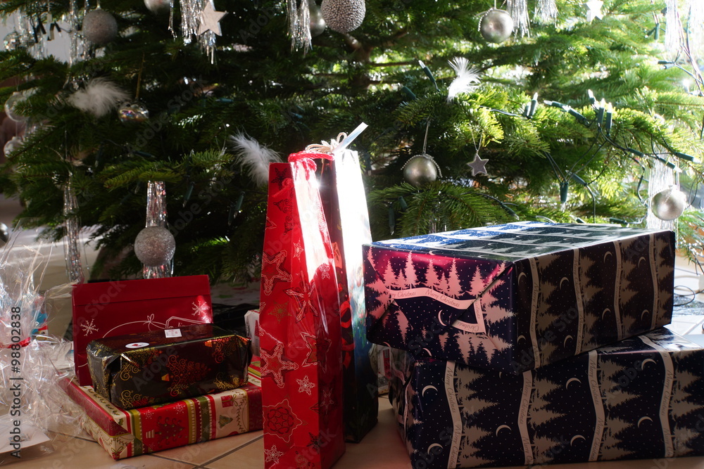 Obraz premium Christbaumkugeln am Weihnachtsbaum