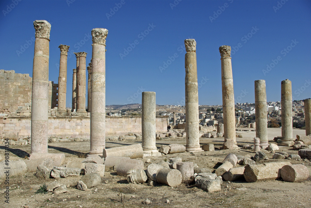 Jordanie, vestiges d'un temple sur le site romain de Jerash